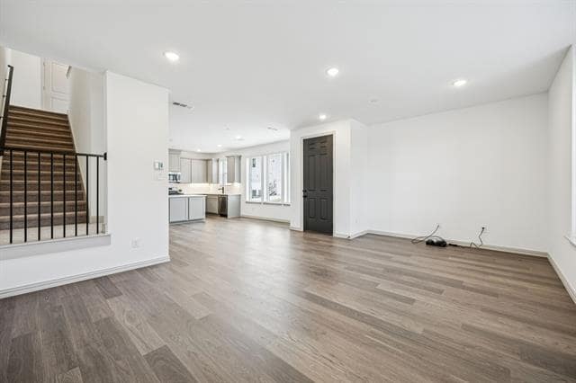 Building Photo - 721 4th St