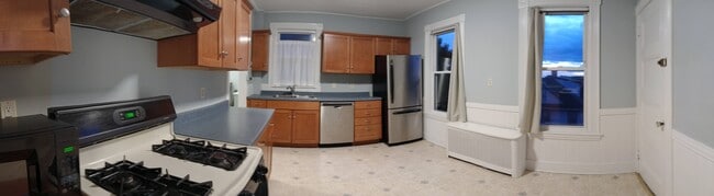Building Photo - 52 Crescent Ave