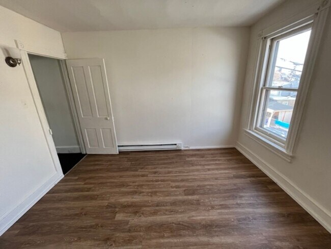 Foto del edificio - Two bedroom one bath w central air