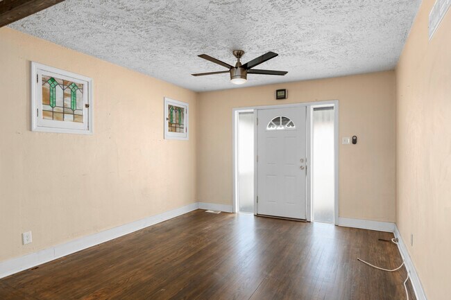 Building Photo - 2153 Sulphur Ave