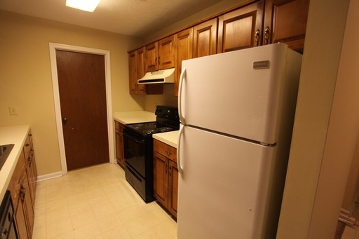 Building Photo - Cedar Chase Duplex Available August!