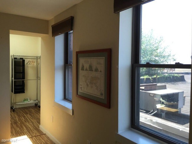 Foto del edificio - 1 br, 1 bath  - 108 E Girard Ave