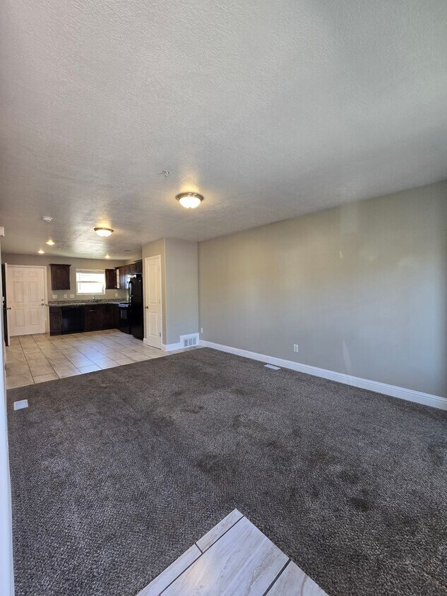 Foto principal - Pet Friendly 3 bedroom townhouse