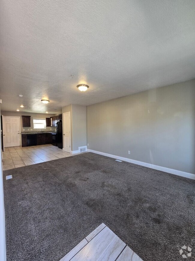 Building Photo - 312 Cheyenne Dr