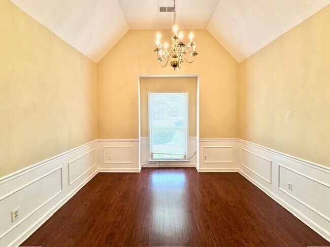 Foto del edificio - Now Leasing A Spacious 3-Bedroom 2 Bath Ho...