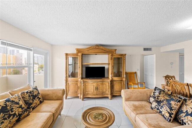 Building Photo - 401 Golden Isles Dr