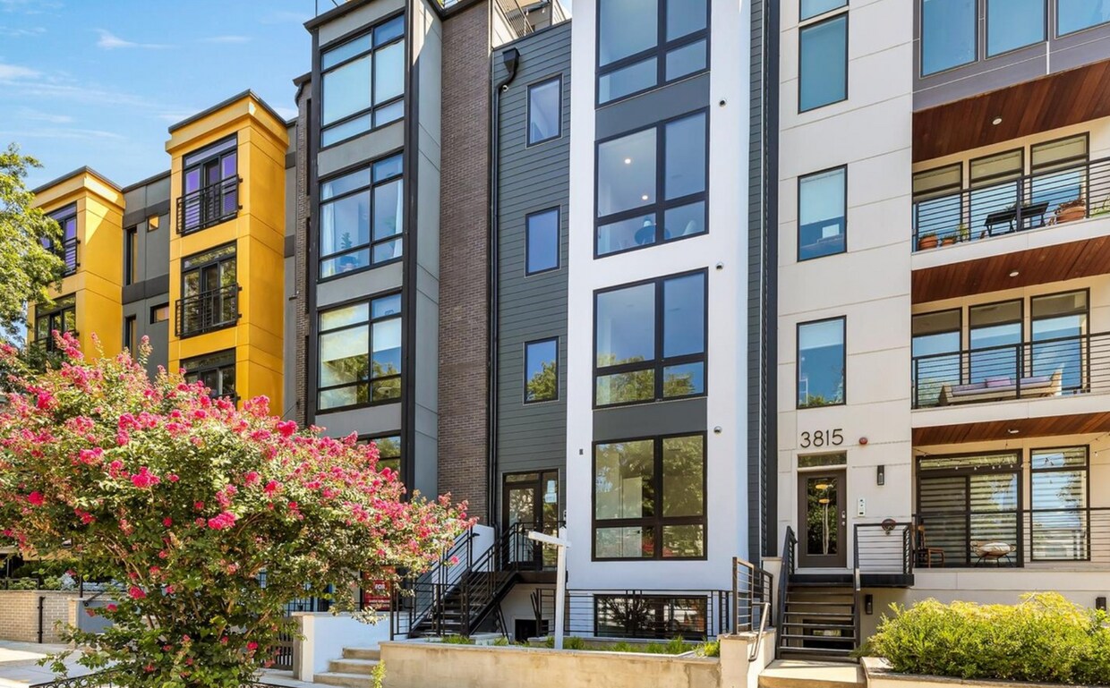 Foto principal - 3817 14th St NW