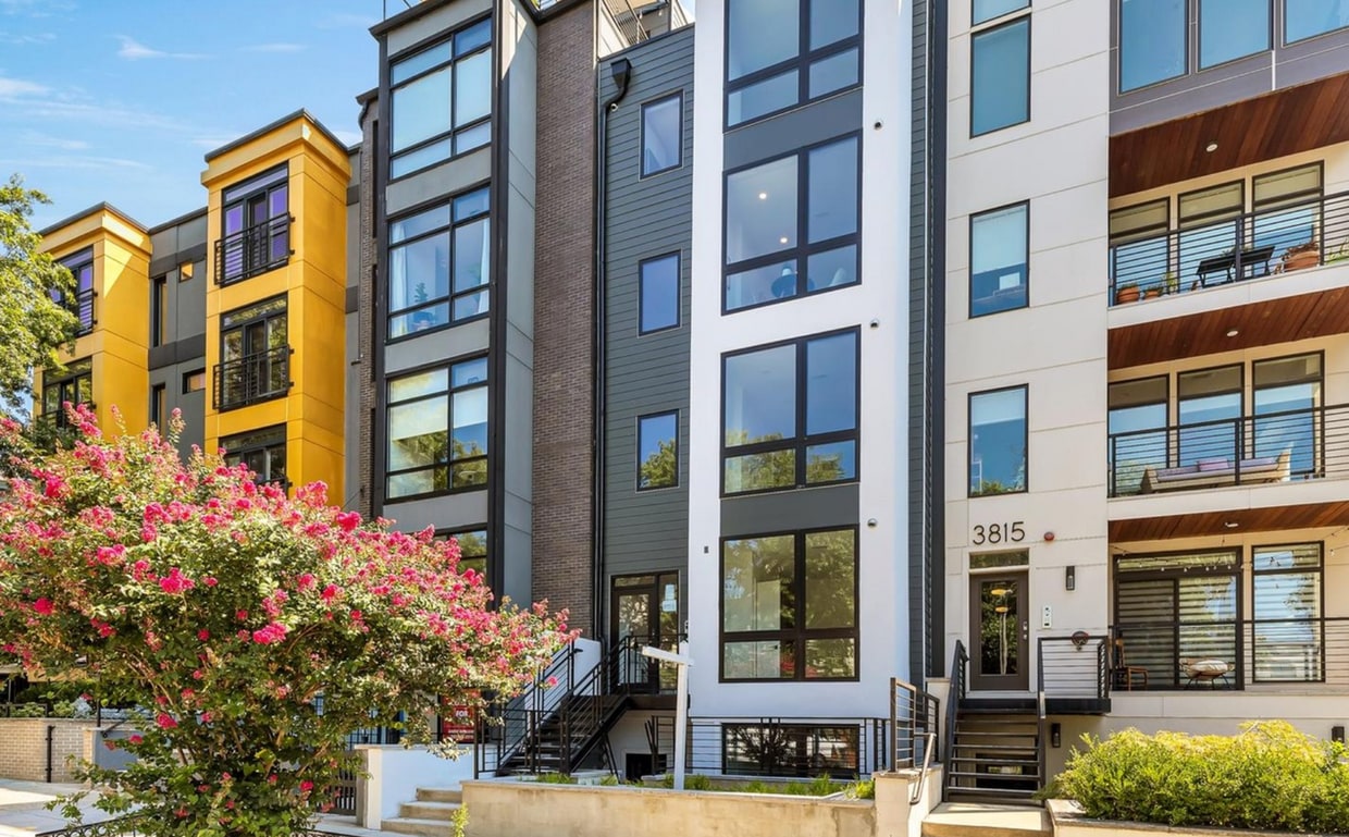 Primary Photo - Modern Fully furnished 2 bed Unit