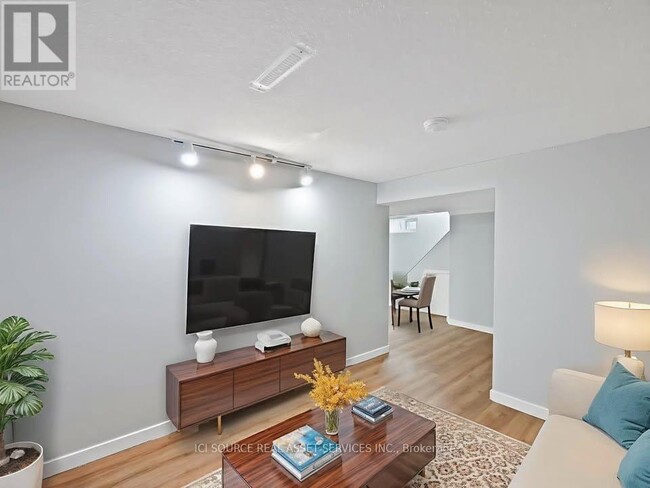 Building Photo - 6 Jasmin Crescent