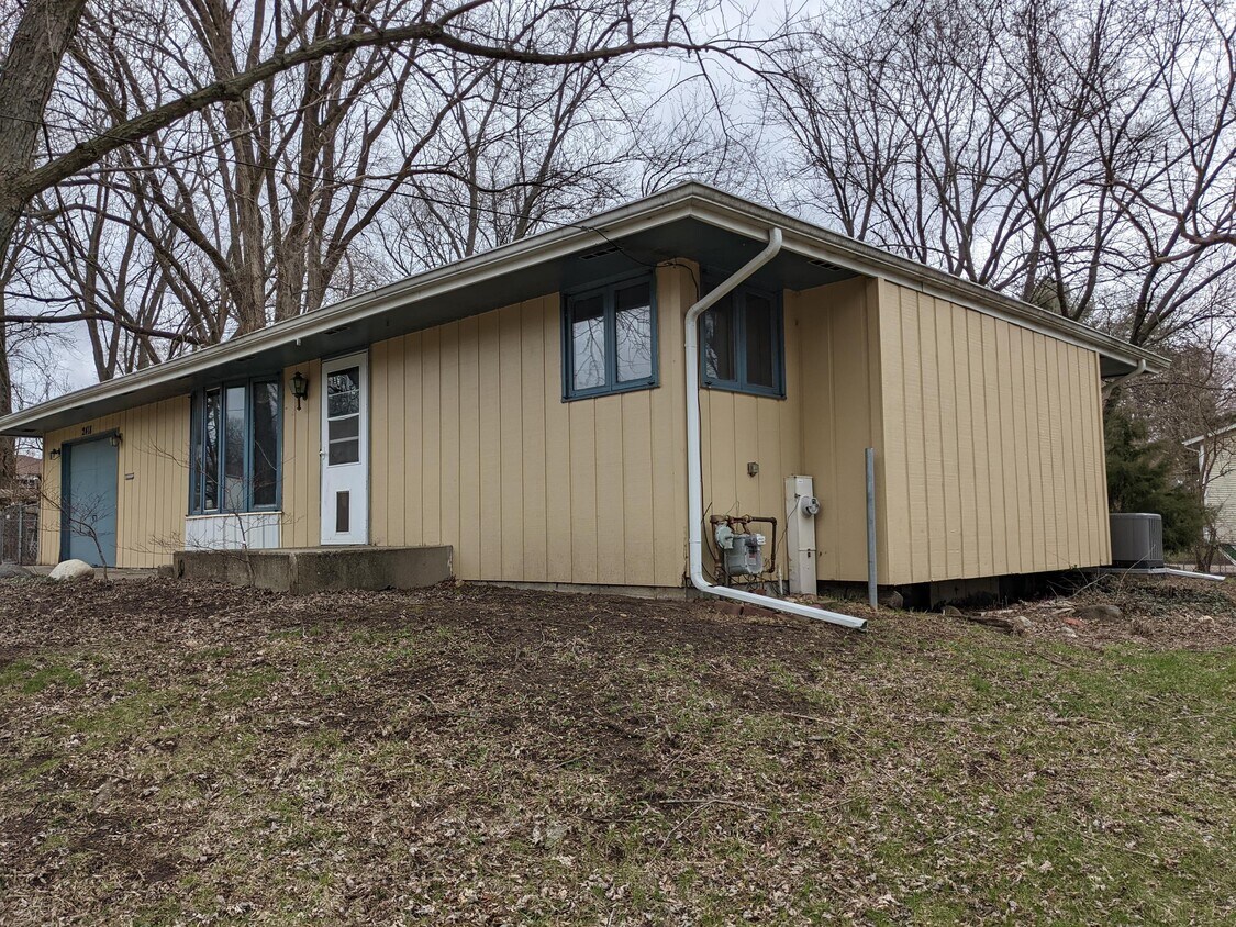 2418 23rd St, Rockford, IL 61108 House for Rent in Rockford, IL