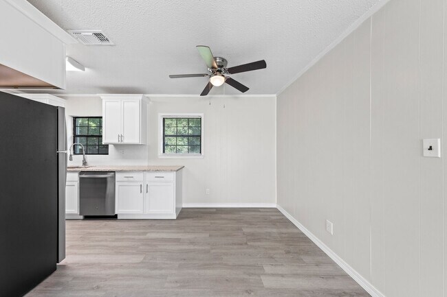 Building Photo - 720 Tuxedo Drive