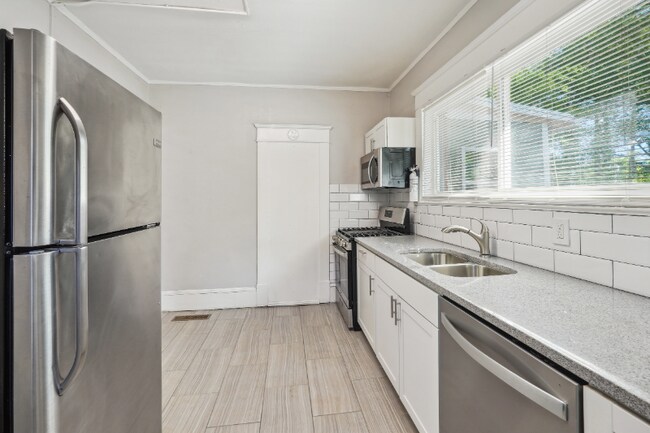 Foto del edificio - 1643 Ralph David Abernathy Blvd