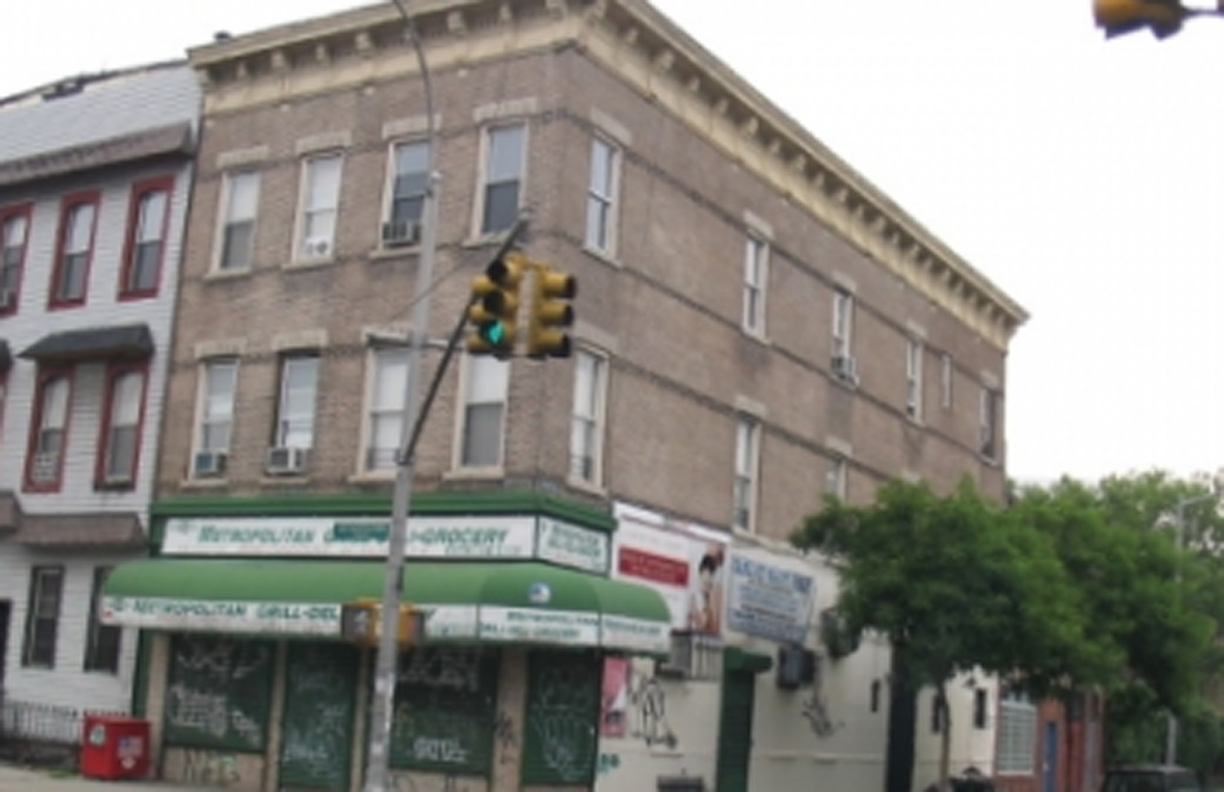 Building Photo - 905 Metropolitan Ave