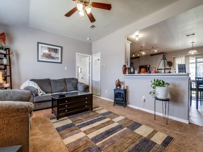 Foto del edificio - 9651 Oak Hill Dr