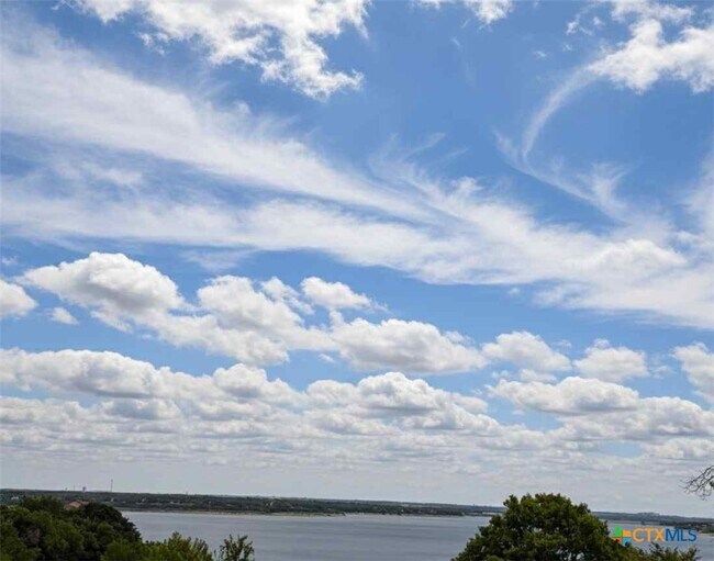 Foto del edificio - 7255 Woodlake Cir