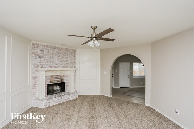 Foto del edificio - 923 Dogwood Ln