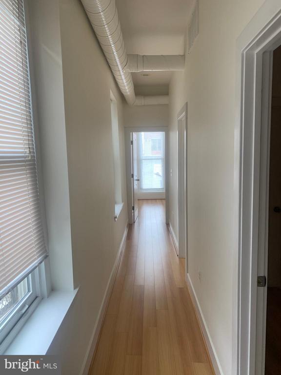 Foto del edificio - 218 E Chase St
