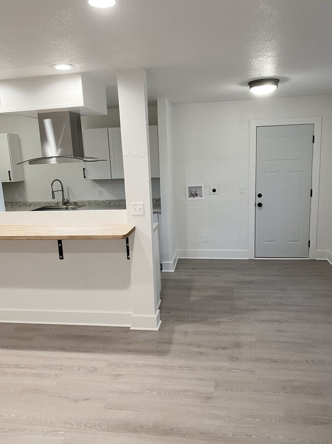 Building Photo - 5062 Amy Dr