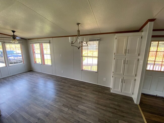 Building Photo - Mobile Home