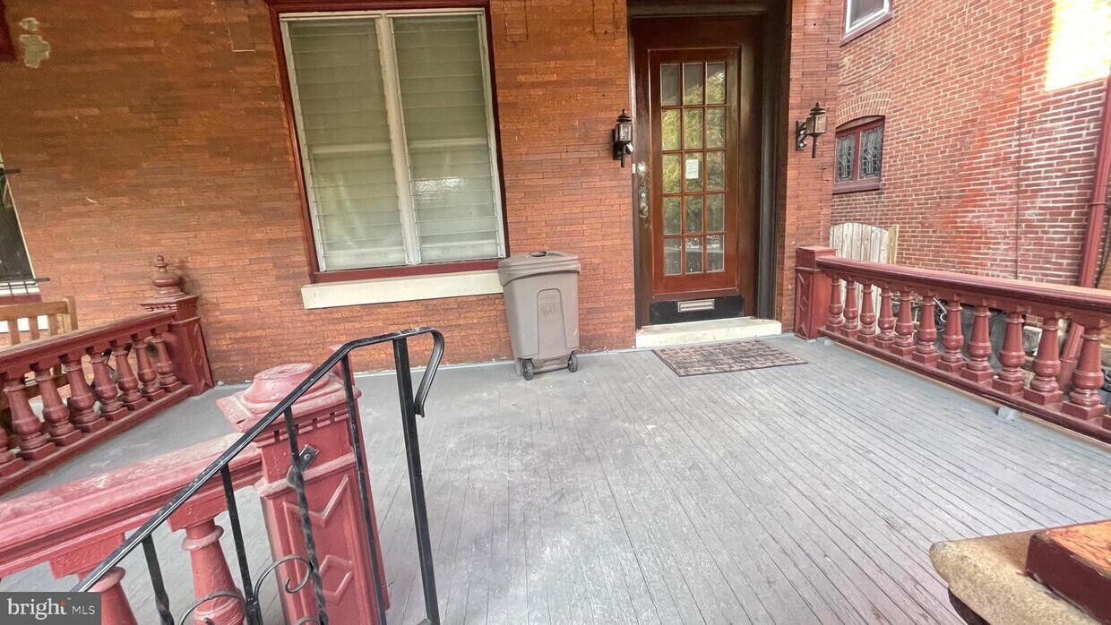 Primary Photo - 4611 Spruce St