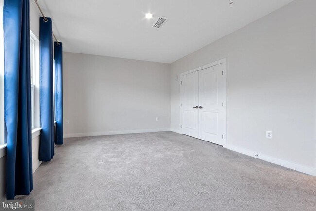 Foto del edificio - 46320 Mount Milstead Ter