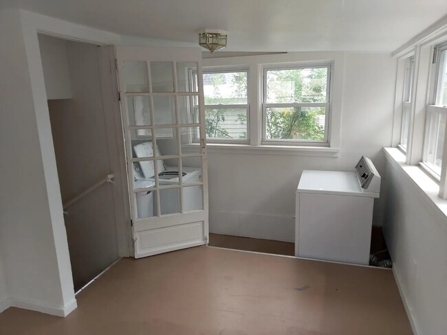 laundry - 209 8th St