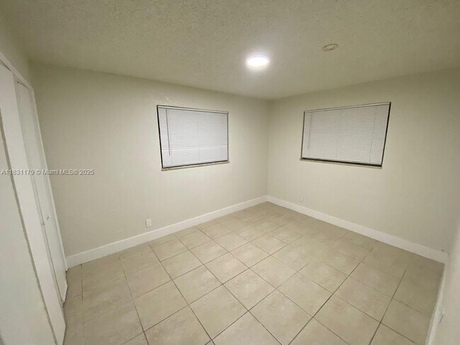 Foto del edificio - 2766 NW 9th Pl