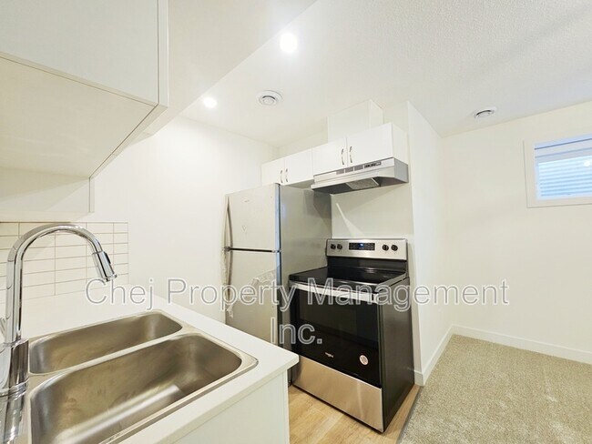 Photo du bâtiment - 6341-6341 King Wynd SW