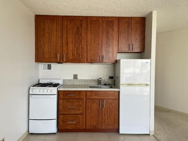 Foto del edificio - HOLIDAY VILLAGE studio, sec, A/C, lanai, pool