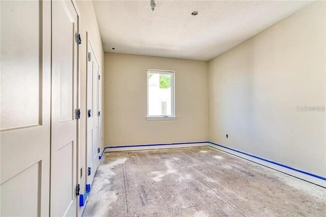 Building Photo - 821 Calla Terrace N