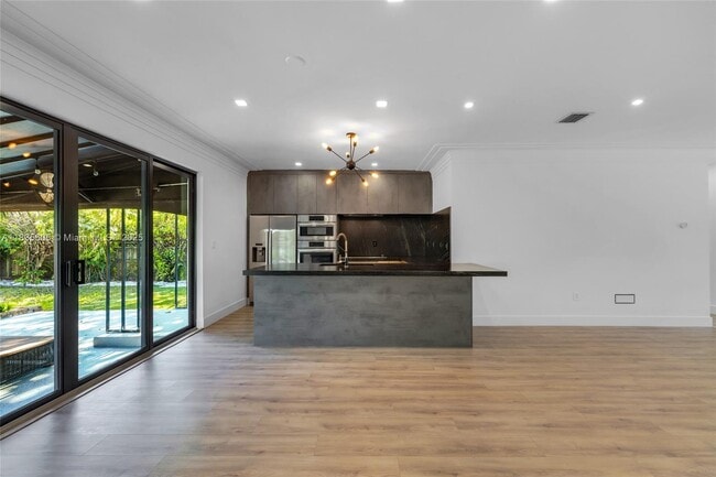 Foto del edificio - 365 Fairway Dr