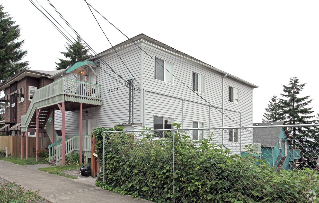 1209 S Altheimer St, WA 98405 Apartments in WA