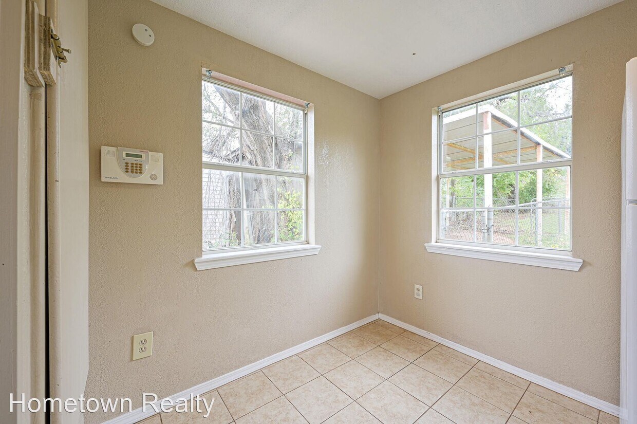 2 br, 1 bath House 1818 S Stonewall Avenue House Rental in Oklahoma