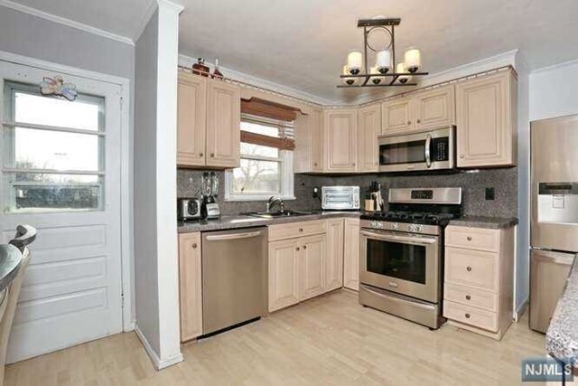Building Photo - 17 Hegner Ct