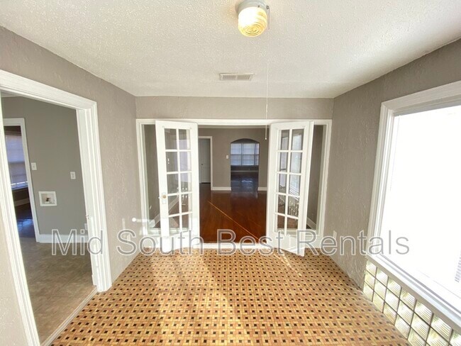 Foto del edificio - 2000 North Pkwy