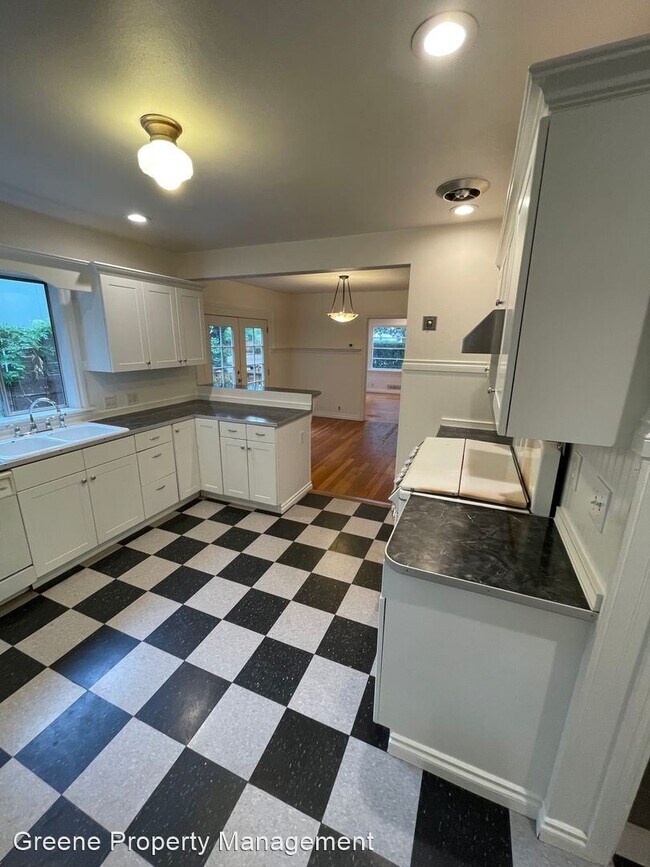 Building Photo - 5 br, 1.5 bath House - 228 E Ruby St SE
