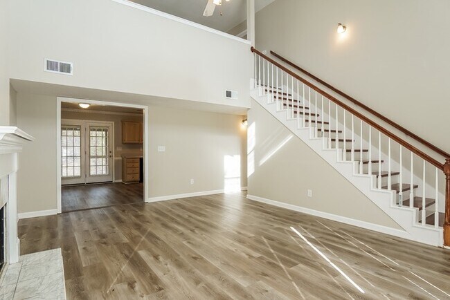 Foto del edificio - 132 Red Oak Ln