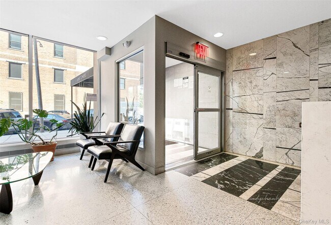 Foto del edificio - 107-40 Queens Blvd
