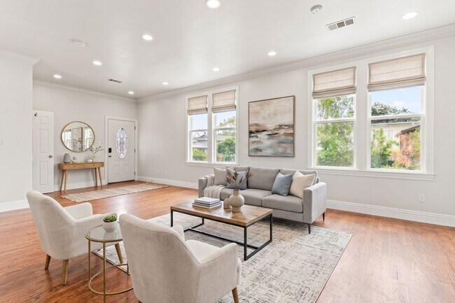 Foto del edificio - Luxury Living In Historic Alameda Victorian - 2 Beds w/ Master Suite & Laundry