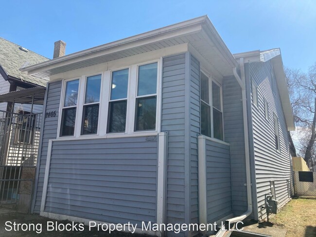 Building Photo - 2 br, 1.5 bath House - 2465 W JUNEAU AVE
