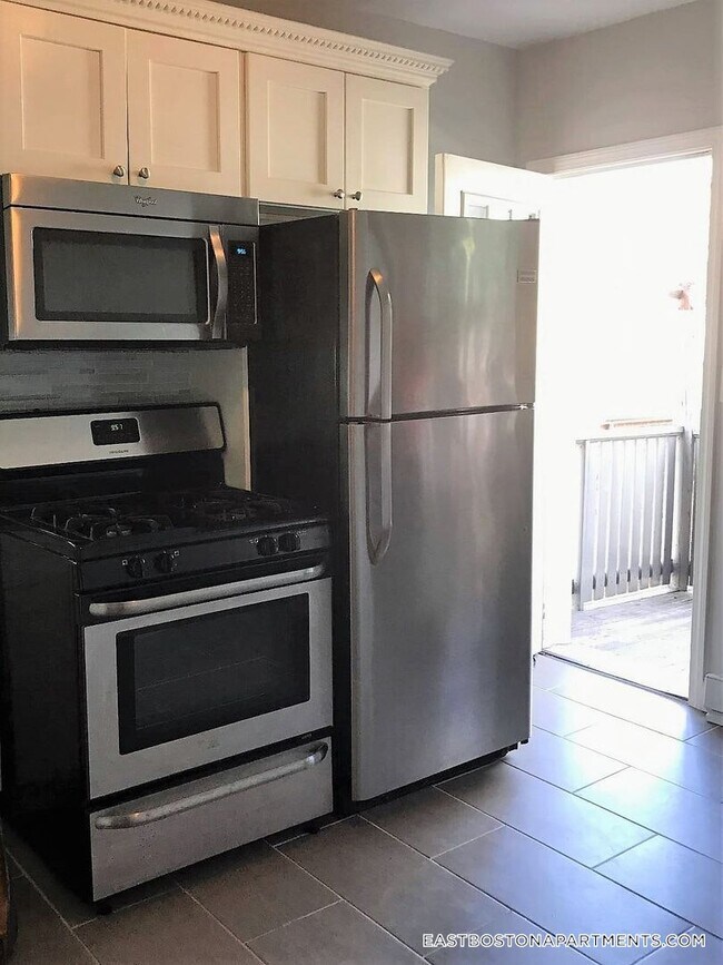 Building Photo - 20 Chelsea St