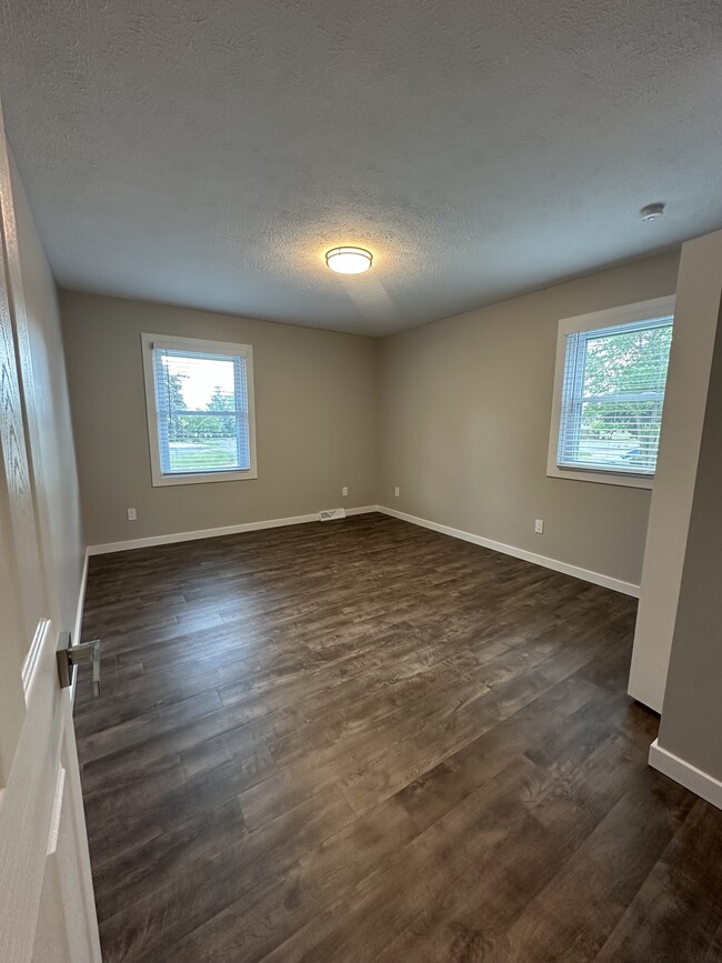 Building Photo - 2571 Woodmeadow Dr SE