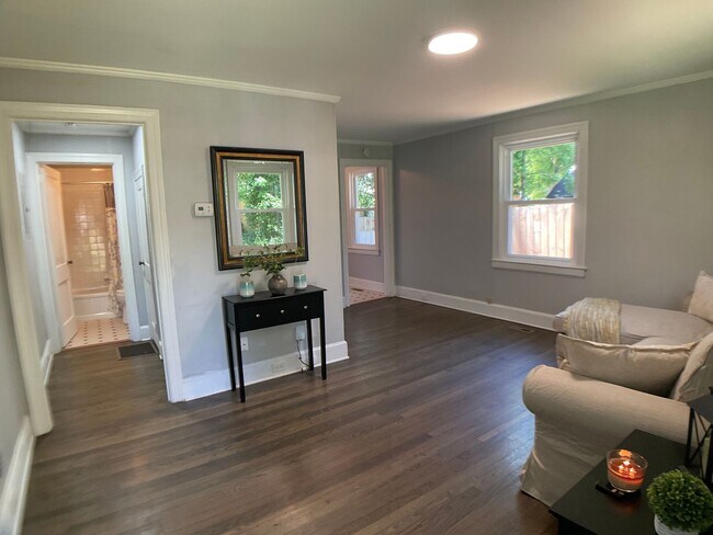 Foto del edificio - Adorable Bungalow Close to Duke, Restauran...