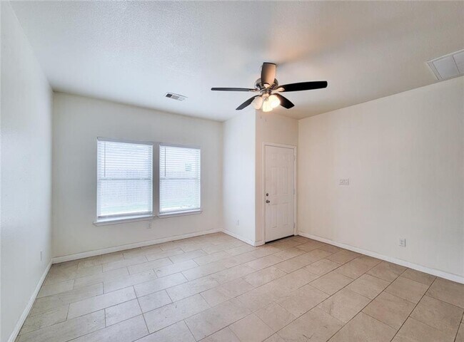 Foto del edificio - 6805 Larkstone St