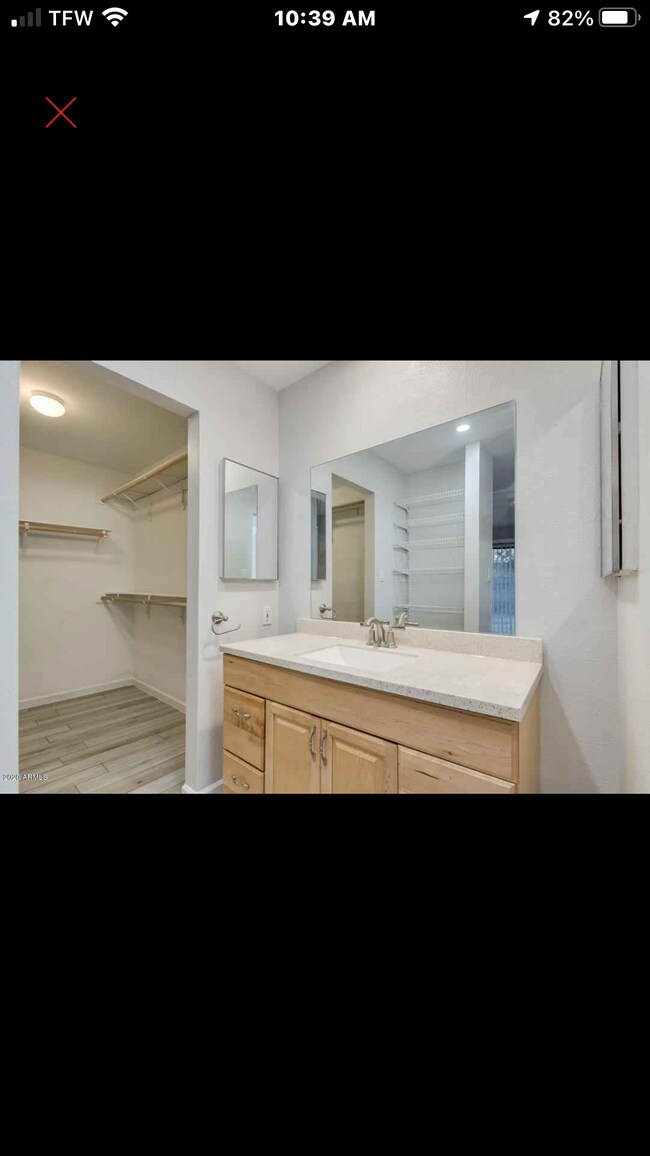 Foto del edificio - 8611 E Pierce St