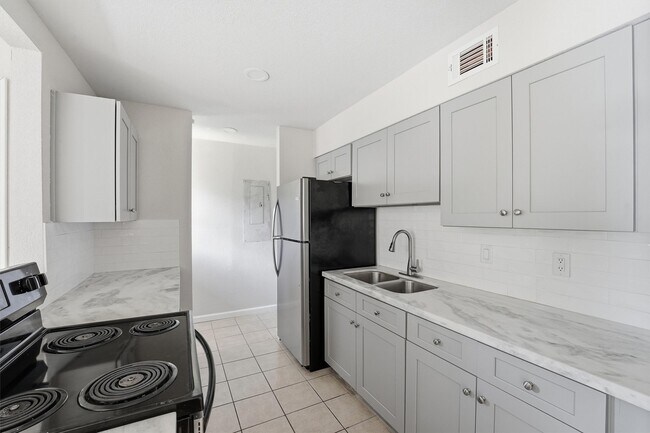 Foto del edificio - 5667 Birchmont Dr