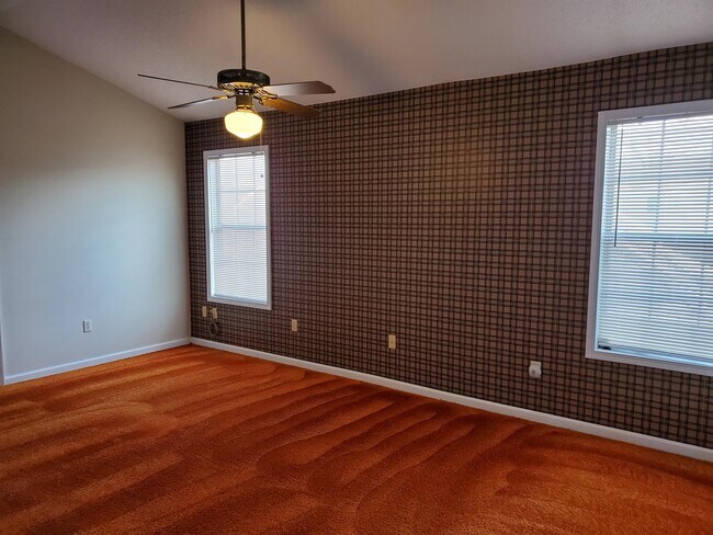 Building Photo - 3742 Fern Ridge Rd