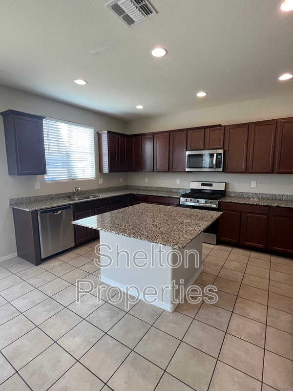 Foto del edificio - 10817 W San Juan Ave