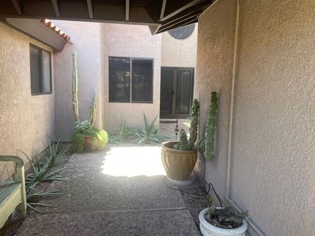 Foto del edificio - Beautiful home in gated community