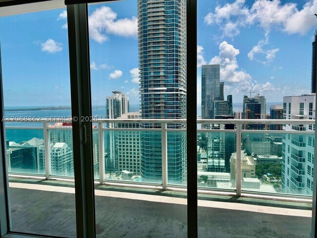 Building Photo - 950 Brickell Bay Dr